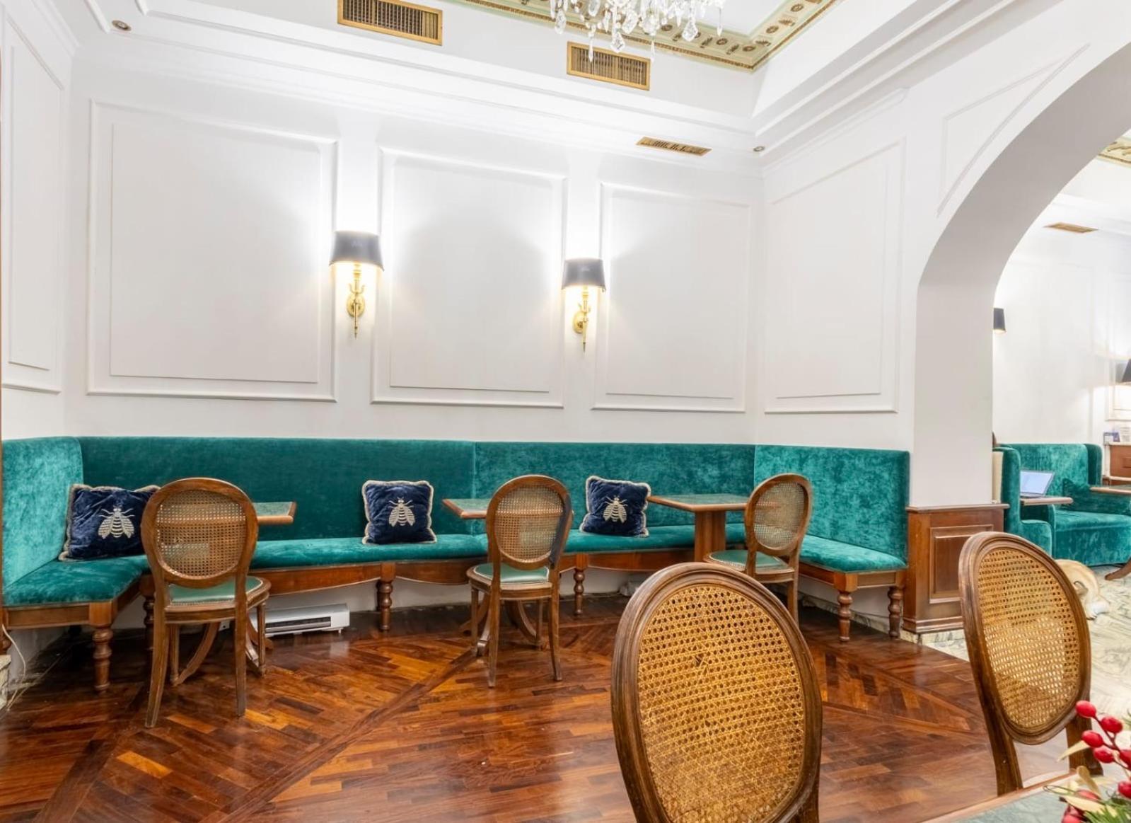 Acomodação com café da manhã  Daphne Trevi Roma